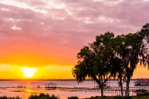 Beautiful_Sunset_over_Lake_Jackson_in_Sebring_FL_terrenosnaflorida-com_shutterstock_697966117_1200x680
