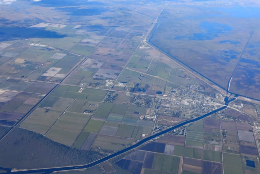 Aerial_view_of_Moore_Haven_Florida_near_Clewiston_terrenosnaflorida-com_shutterstock_785712304_1200x680