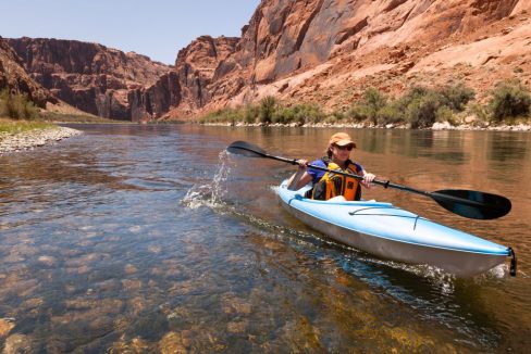 Arizona_Kayaking_River_Glen_Canyon_terrenosnaflorida-com_shutterstock_119008309