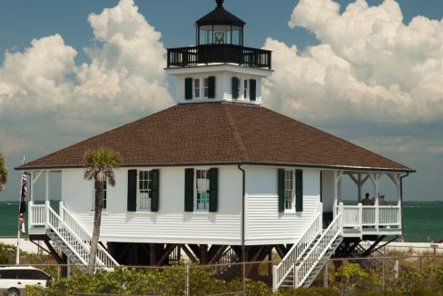 Boca_Grande_Lighthouse_at_the_beach_and_beautiful_sky_in_background_terrenosnaflorida-com_shutterstock_108491918_1200x680
