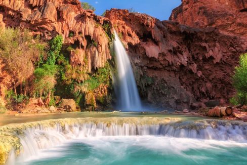 Havasu_Falls_waterfalls_in_the_Grand_Canyon_Arizona_terrenosnaflorida-com_shutterstock_382968685_1200x680