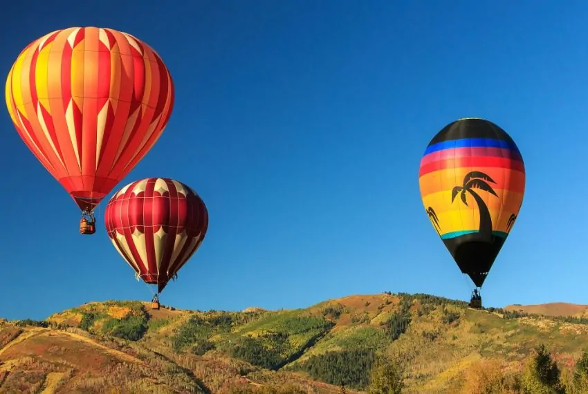 Hot_air_balloons_above_Park_City_Utah_USA_terrenosnaflorida-com_shutterstock_318520985_1200x680