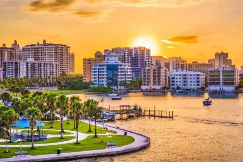 Sarasota_Florida_USA_downtown_skyline_on_the_bay_at_sunrise_terrenosnaflorida-com_shutterstock_683838142_1200x680