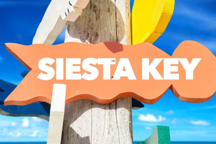 Siesta_Key_welcome_sign_with_beach_terrenosnaflorida-com_shutterstock_377969530_1200x680