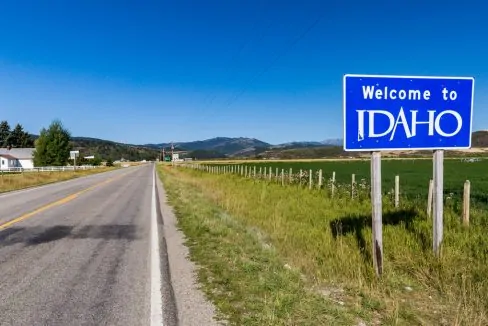 Welcome_sign_to_Idaho_State_terrenosnaflorida-com_shutterstock_368158964_1200x680