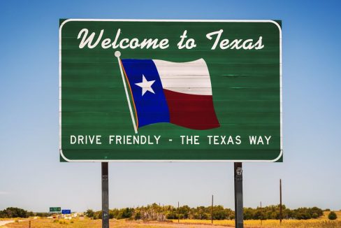 Welcome_to_Texas_State_Sign_terrenosnaflorida-com_shutterstock_1311253424_1200x680