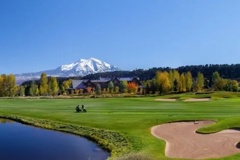 golf_resort_in_Colorado_terrenosnaflorida-com_shutterstock_733219387_1200x680