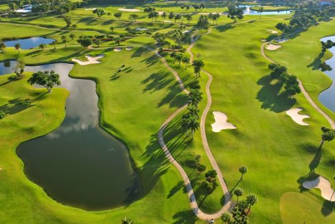 overhead_view_of_florida_golf_course_terrenosnaflorida-com_shutterstock_90112840_1200x680